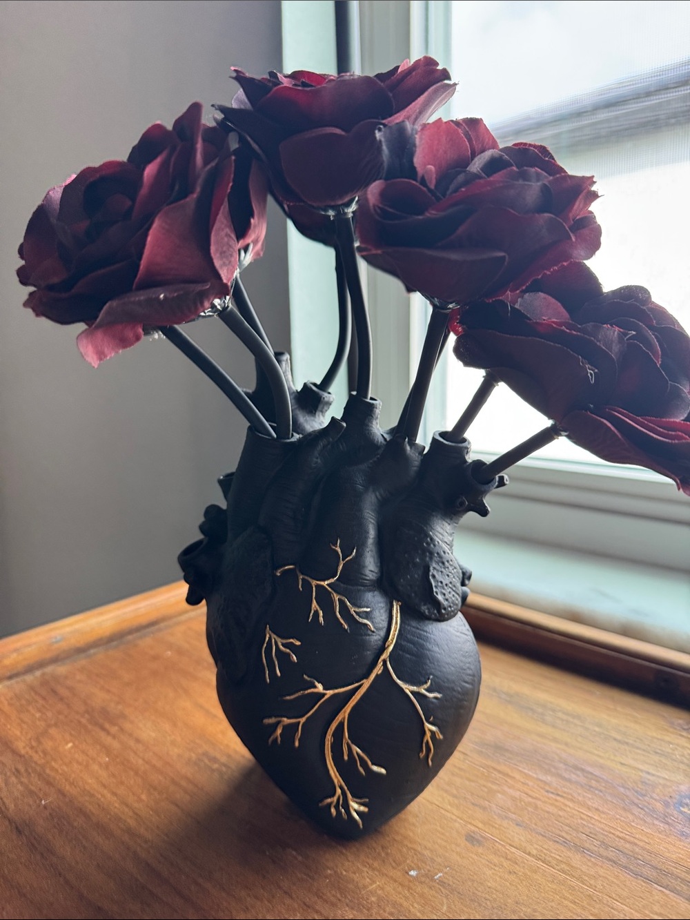 Black Anatomical Heart Vase with Burgundy Flowers - Unbranded